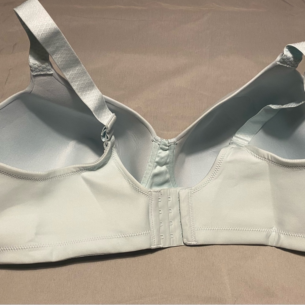 Vanity Fair bra 42D - Picture 2 of 3